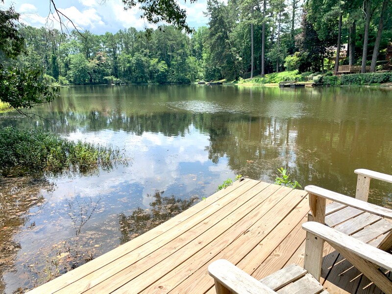 Foto del edificio - 330 Lake Crest Dr