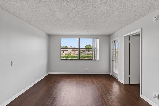 Building Photo - 708 Executive Center Dr
