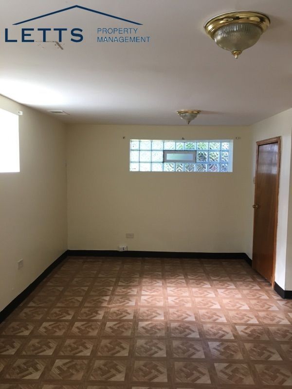 Building Photo - Beautiful 2 Bedroom /1 Bath Garden Apartment