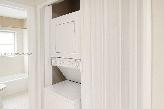 Foto del edificio - 4951 Wedgewood Way