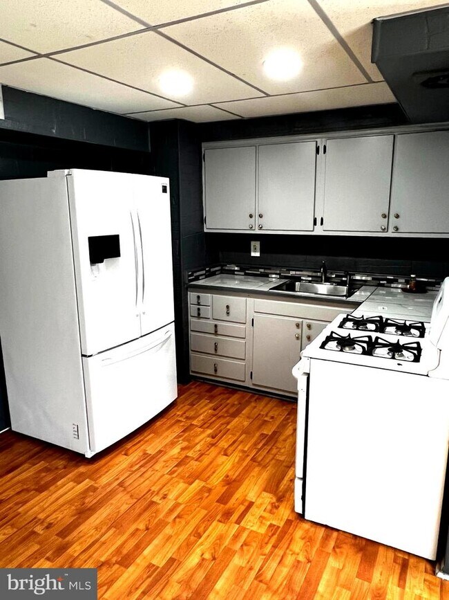 Foto del edificio - 2606 Wegworth Ln