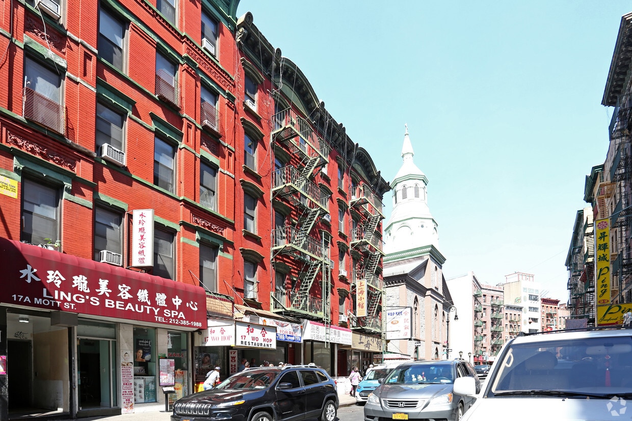 Building Photo - 19 Mott St