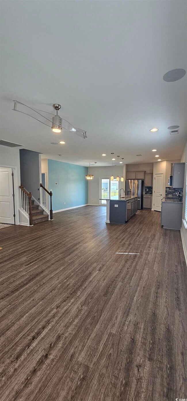 Building Photo - 5039 Gladstone Dr