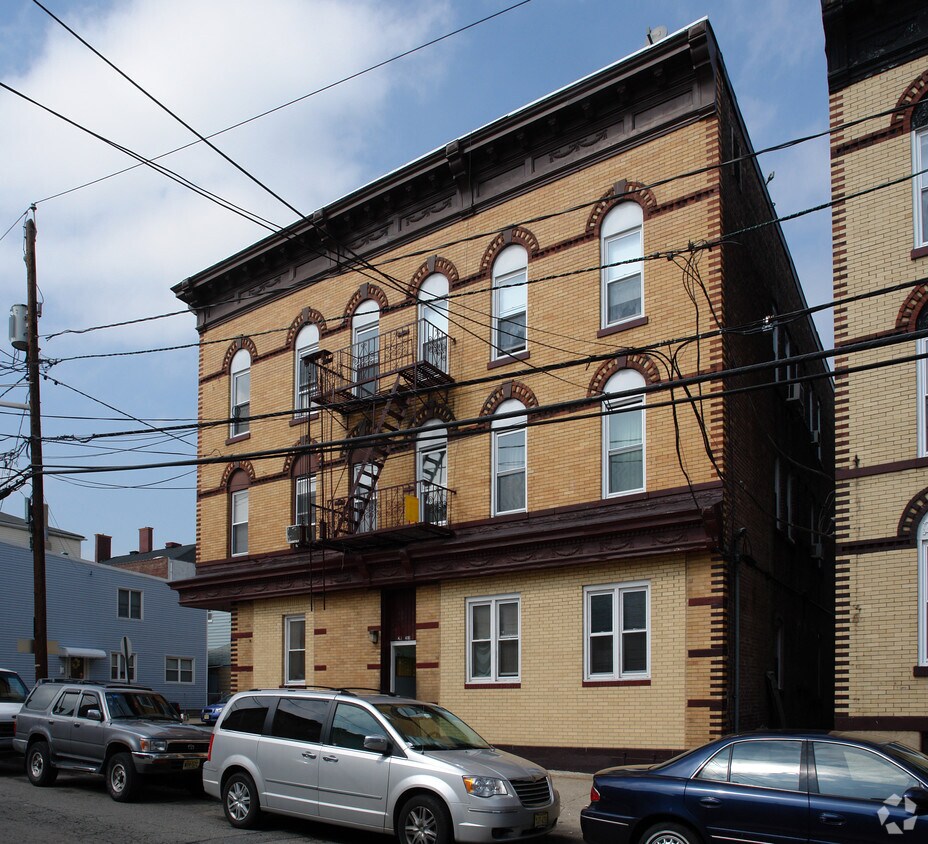 Building Photo - 21-23 E 17th St