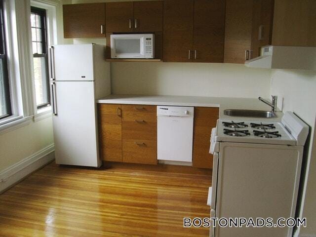 Building Photo - 533 Newbury St