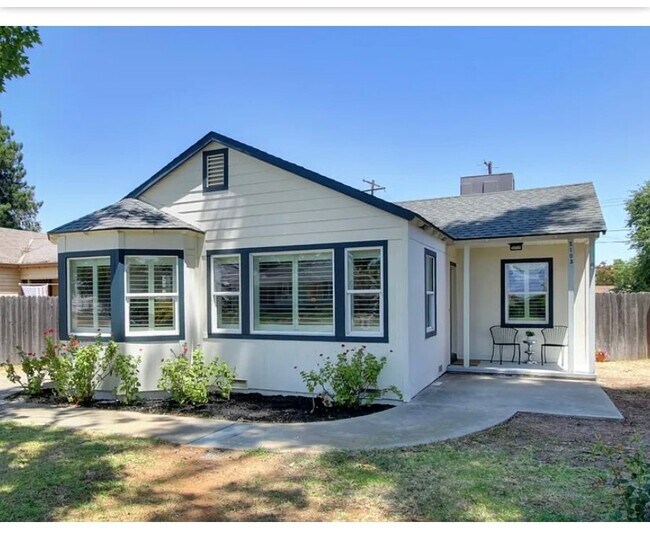 Building Photo - 2105 Juliesse Ave
