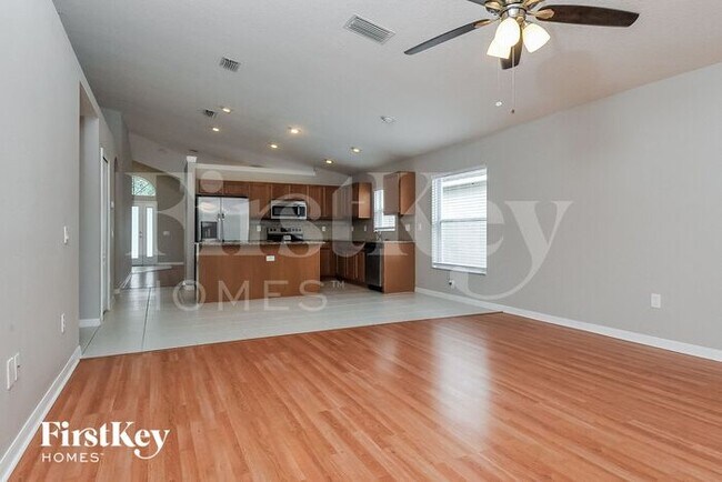 Foto del edificio - 8129 Alamosa Wood Ave