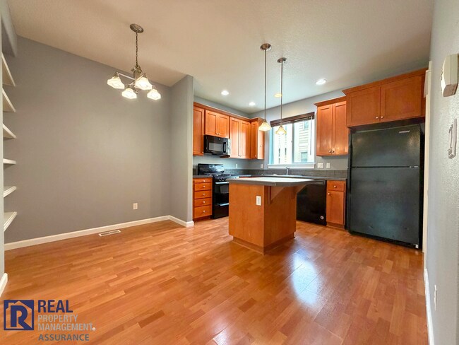 Foto del edificio - Bright 2-Bed, 2.5-Bath Beaverton Townhouse with Attached Garage & AC