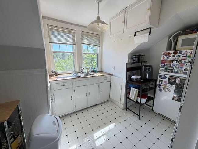 Building Photo - 1507 Villa Pl