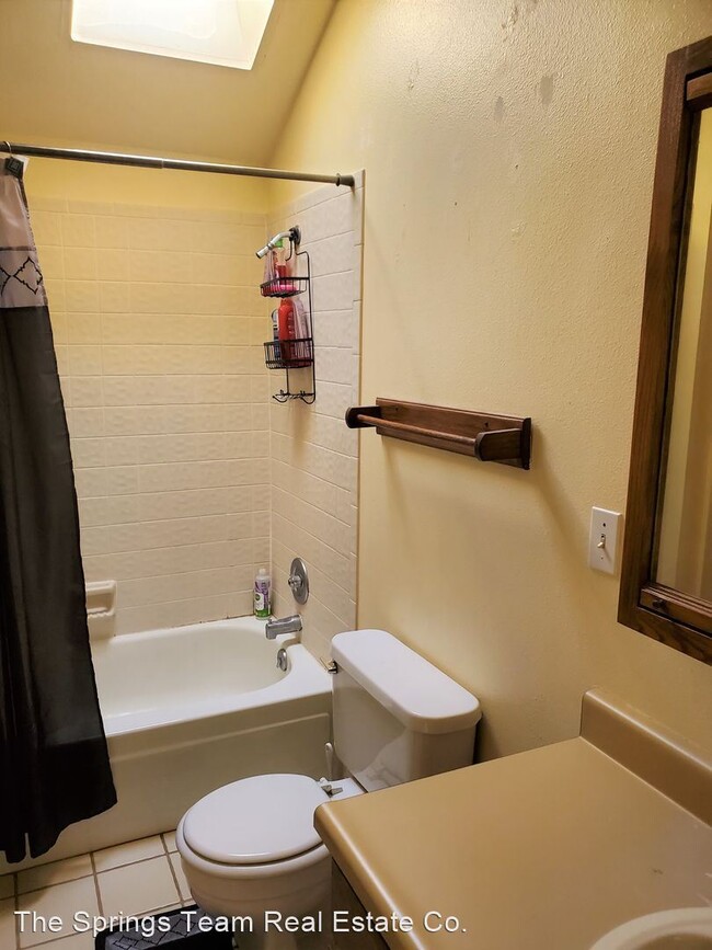 Building Photo - 791 Columbine Village Dr