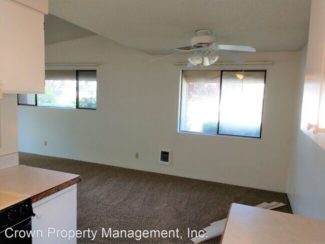Foto del edificio - 341-343-394 Aaron Ct NE