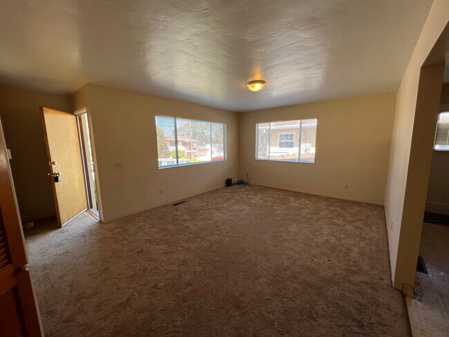 Building Photo - 115 Seeno St
