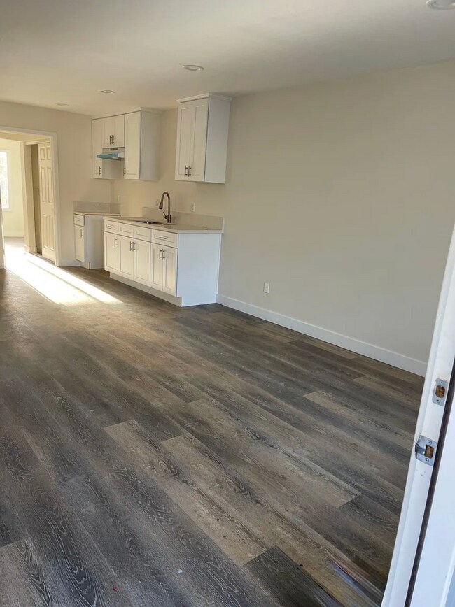 Foto del edificio - 2215 S Burnside Ave