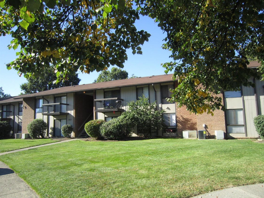 Aston Villa Apartments in Columbus, OH