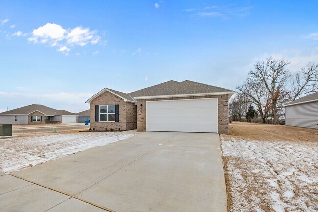 Foto del edificio - Brand new, pet friendly, fenced yard!