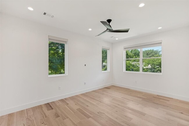 Foto del edificio - 1407 Valleyridge Dr