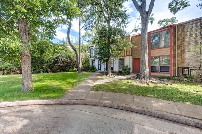 Building Photo - 2420 Miramar Ct