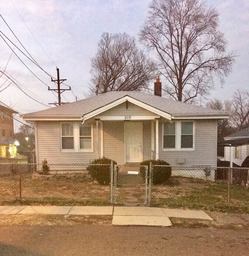 Primary Photo - Newly updated 3 bed, 1 bath house with a b...