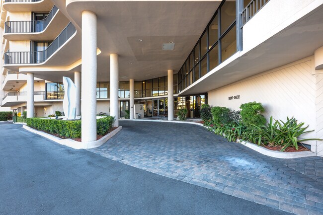 Foto del edificio - 3610 S Ocean Blvd