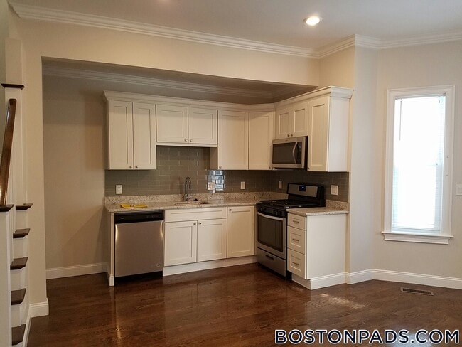 Building Photo - 19 Perrin St