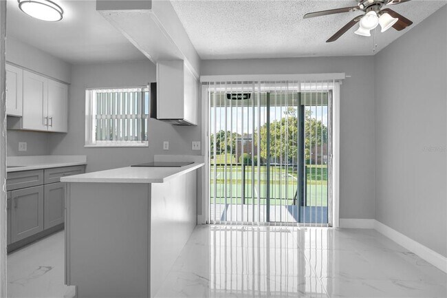 Foto del edificio - 5325 Curry Ford Rd