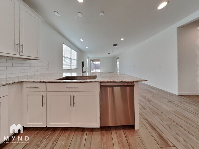 Foto del edificio - 19353 W Elm St