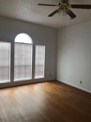 Foto del edificio - 2021 Meadow Park Dr