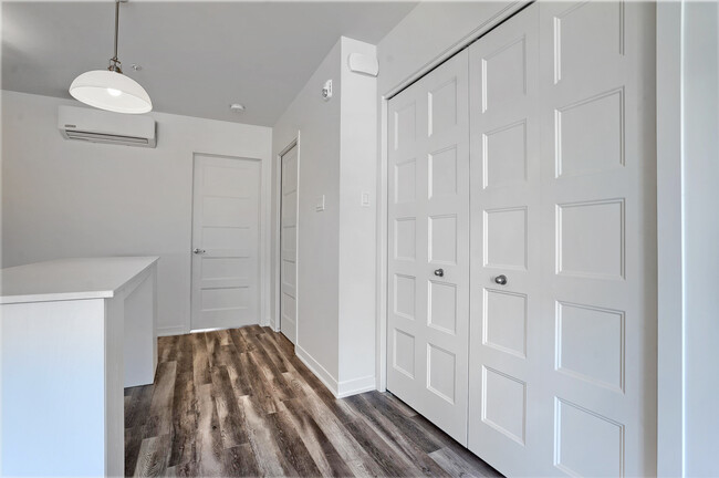 Photo du bâtiment - 4584 Rue La Perrière