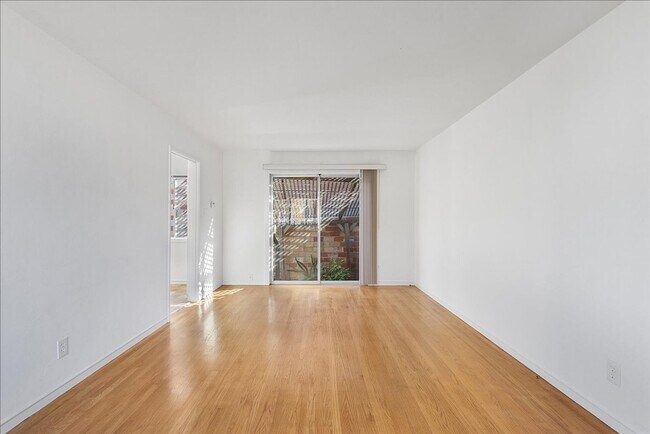 Foto del edificio - 3131 Fernside Blvd