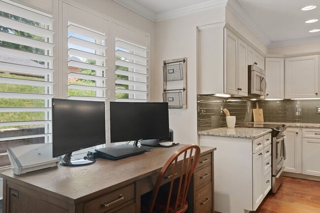 Foto del edificio - 1 Bedroom Condo - Ready to Move In.