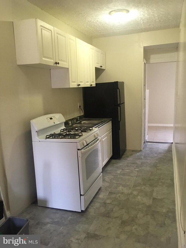 Building Photo - 1112 Raum St NE