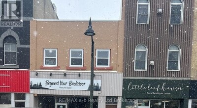 Building Photo - 136 Thames St S