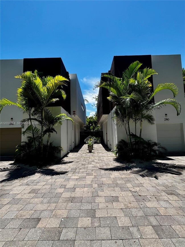 Building Photo - 2740 SW 29th Ave