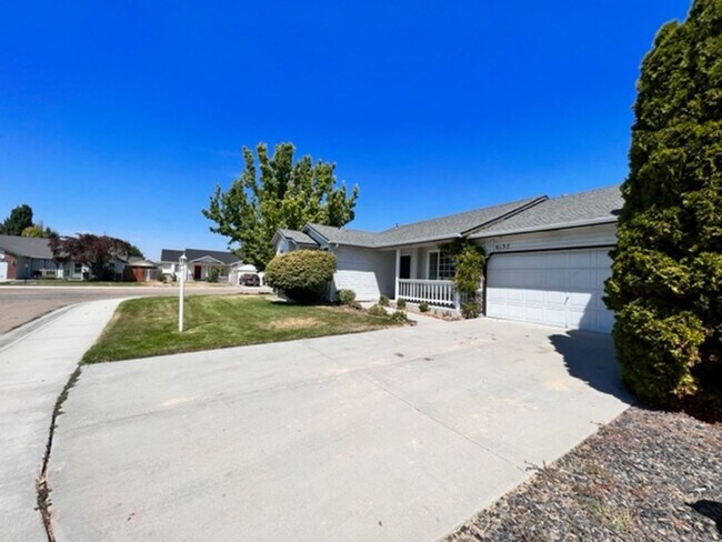 Foto del edificio - 8137 Waterfowl Ave
