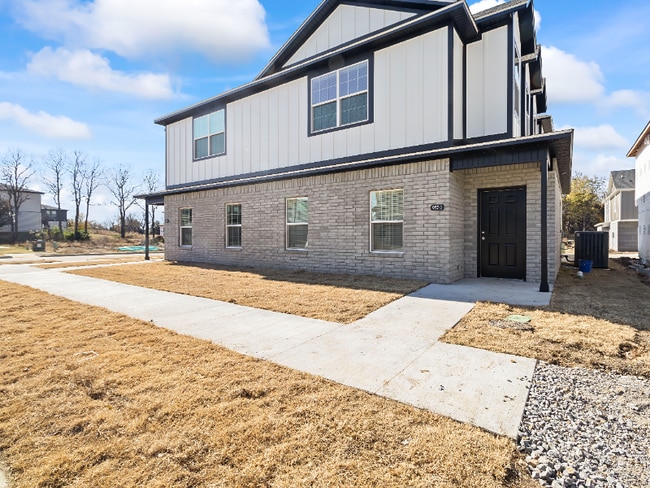 Photo - 957 S Amarillo Ave Apartment