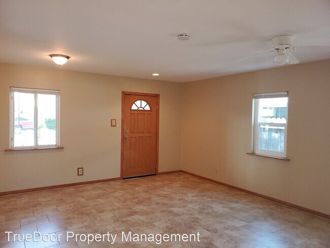 Building Photo - 1 br, 1 bath House - 631 W. Almond Ave A