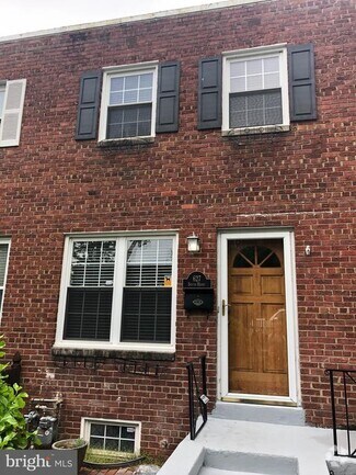 Building Photo - 627 S Henry St