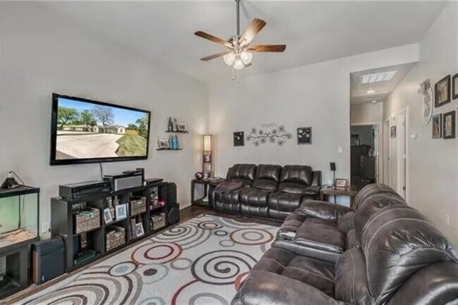 Building Photo - "Spacious 3-Bedroom Duplex with Granite To...