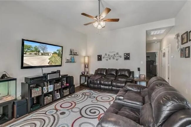 Building Photo - "Spacious 3-Bedroom Duplex with Granite Touches !"