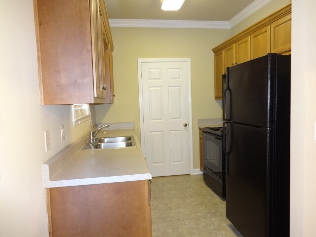 Building Photo - 2271 Dewey Dr
