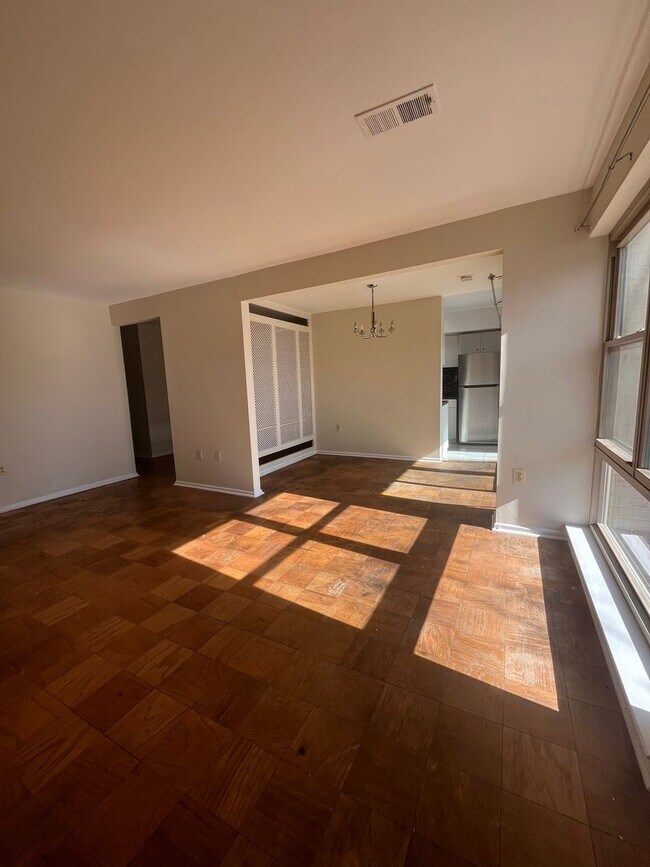 Foto del edificio - Charming 2 BR/1.5 BA Condo in Silver Spring!