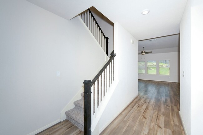 Building Photo - Nestled in the highly sought-after Scenic ...