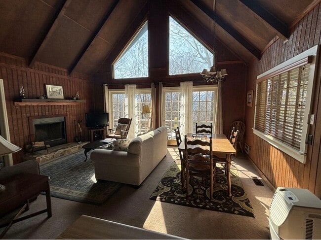 Photo - 490 Chalet Village Dr House