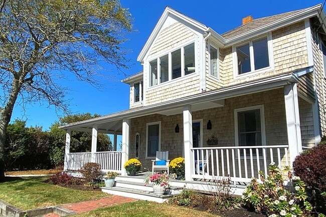 Building Photo - 13 Railway Blf