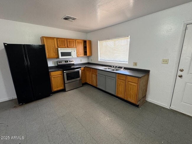 Foto del edificio - 1331 E Pueblo Ave