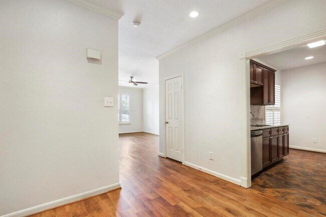 Foto del edificio - 2255 Braeswood Park Dr