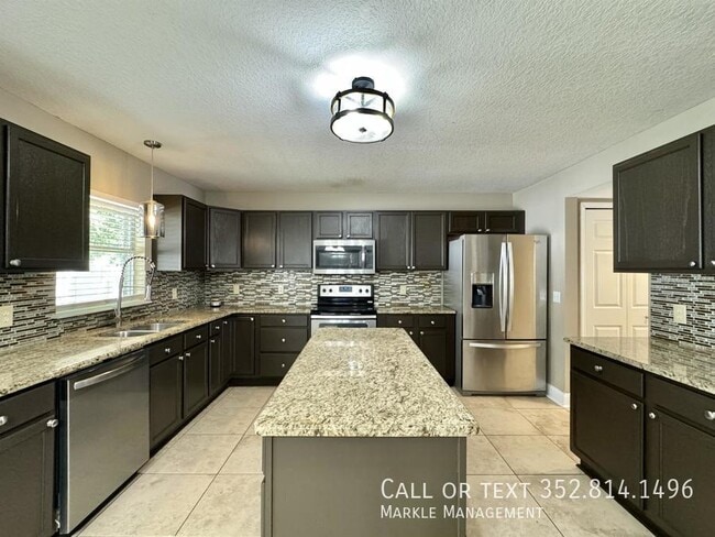 Building Photo - 800 Clear Brook Ct