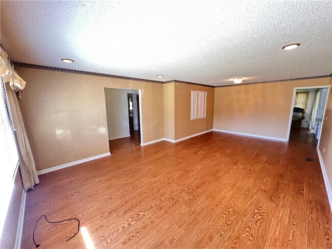 Building Photo - 1402 Westwood Ave