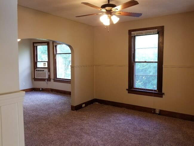 Building Photo - 2 Bed/1 Bath