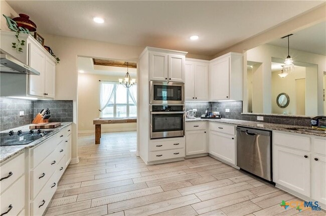 Building Photo - 8119 Green Hill Dr